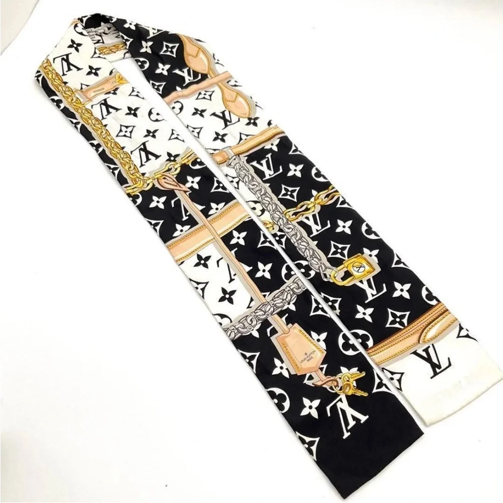 Louis Vuitton Monogram Black and White Scarf - Picture 3 of 13